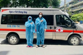 Vợ chồng Việt Hương mua chiếc xe cứu thương thứ 4 hỗ trợ phòng chống dịch Covid-19