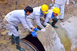 Khắc phục xong sự cố vỡ ống nước sông Đà trong đêm