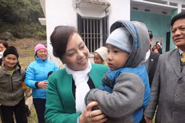 Trao tặng trang thiết bị cho Bộ đội Biên phòng tỉnh Cao Bằng