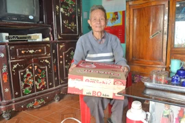 Kỳ lạ một cụ ông suốt 30 năm chỉ ăn mì tôm