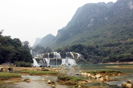 Thác Bản Giốc kỳ vĩ, thiêng liêng