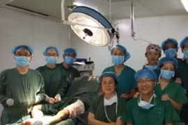 Trung Quốc phạt nhóm bác sĩ “tự sướng” giữa ca phẫu thuật