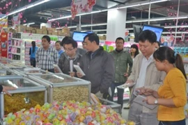 Lo ngại thực phẩm mất an toàn tràn ngập thị trường Tết