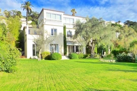 Trung Quốc rao bán biệt thự của Bạc Hy Lai ở Pháp