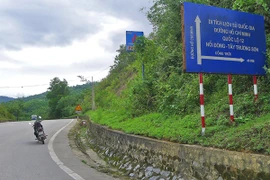 Qua đèo Đá Đẽo