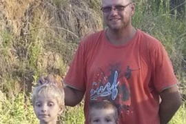 Sống sót nhờ uống nước mưa cầm hơi 10 ngày