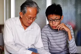 Cuộc sống sau vầng hào quang của thần đồng 2 ngày lên 3 lớp 