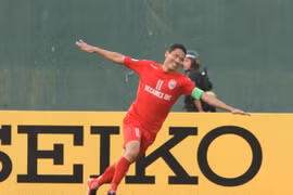 Công Vinh khiến Anh Đức suýt mất bàn thắng vào lưới Jiangsu Suning