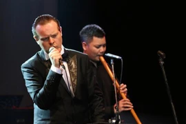 Đến Việt Nam làm sứ giả niềm vui