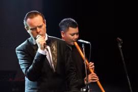 Đến Việt Nam làm sứ giả niềm vui