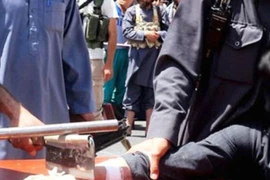 Rợn người cảnh IS chặt tay một tên trộm