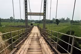 Nữ sinh lớp 12 nhảy cầu tự tử do buồn chuyện tình cảm?