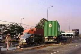 Container đâm hàng loạt ô tô, nhiều người bị thương ở TP.HCM