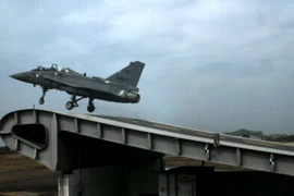 Ấn Độ thử nghiệm thành công máy bay chiến đấu hạng nhẹ cho hải quân 