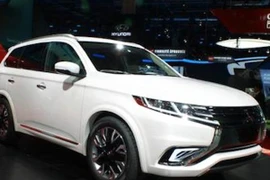 Mitsubishi Outlander PHEV Concept-S: Tiêu thụ nhiên liệu ít hơn cả xe máy