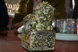 Phát hiện cổ vật nghi ấn chỉ của vua chúa thời xưa