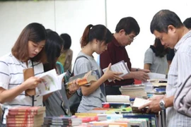 Tìm lại chút hoài niệm trên những trang sách vương màu thời gian