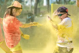 Lễ hội sắc màu lớn nhất trong năm đến với giới trẻ Thủ đô