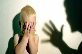 Bé trai 4 tuổi tử vong vì bị cha dượng đánh 