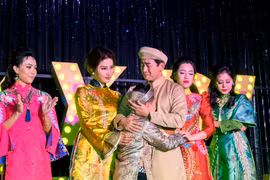 Dàn diễn viên "Chạy đi rồi tính" bật khóc tại buổi công chiếu khi biết phim bị dán nhãn 16+