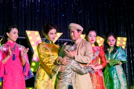 Dàn diễn viên "Chạy đi rồi tính" bật khóc tại buổi công chiếu khi biết phim bị dán nhãn 16+