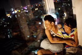 Những người đàn ông đem lại hạnh phúc cho nhau