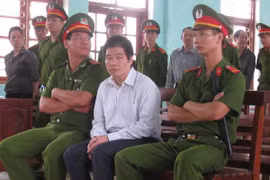 Bước đầu làm rõ hành vi buôn bán 265 bánh heroin của Tàng Keangnam và đồng bọn