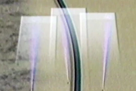 Công nghệ không quân (5): Bom thông minh “tự tìm diệt” đối phương