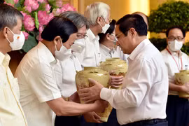 Thủ tướng: Không sử dụng cách ly, phong tỏa mãi được vì khó khăn rất lớn