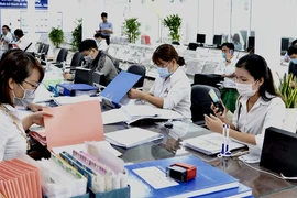 Khắc phục tình trạng cán bộ, công chức nghỉ việc, thôi việc: Triển khai cải cách tiền lương vào thời điểm phù hợp