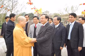 Bí thư Thành ủy Phạm Quang Nghị thăm, chúc Tết tại chùa Bằng A