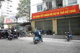 Văn phòng Đăng ký đất đai Hà Nội tạm dừng hoạt động, người dân nộp hồ sơ ở chi nhánh