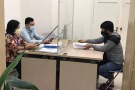 Hai cá nhân bị phạt 15 triệu đồng vì đăng tải thông tin sai sự thật về dịch Covid-19