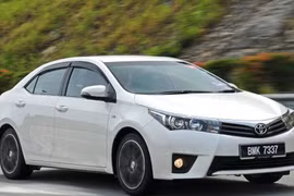 Mua Corolla Altis, được bảo hiểm miễn phí