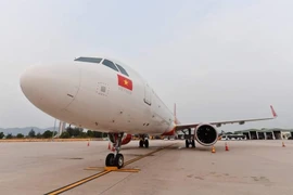 Hai tàu bay va chạm làm gãy đầu mút cánh tại sân bay Nội Bài