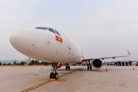 Hai tàu bay va chạm làm gãy đầu mút cánh tại sân bay Nội Bài