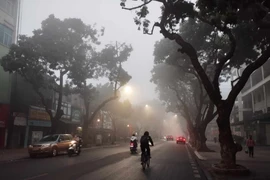 Hà Nội sương mù phủ kín như Sa Pa, kéo dài đến trước khi đón không khí lạnh vào giáp Tết