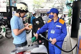 Xăng tăng giá lần thứ năm liên tiếp