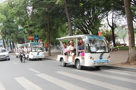 Xe điện phố cổ đưa đón hơn 2 triệu lượt khách