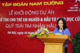 Ủng hộ 200 triệu đồng tiếp sức ngư dân bám biển