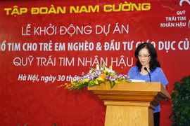 Ủng hộ 200 triệu đồng tiếp sức ngư dân bám biển