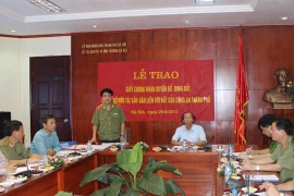 Trao 186 Giấy chứng nhận quyền sử dụng đất cho CATP Hà Nội