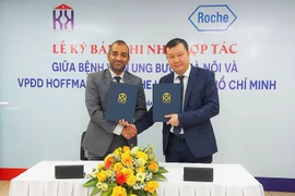 Bệnh viện Ung bướu Hà Nội bắt tay Roche Việt Nam nâng cao chất lượng điều trị ung thư