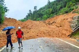 Hà Nội hỗ trợ 7 tỉnh miền Trung và Tây Bắc khắc phục hậu quả bão lũ