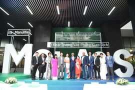 Manulife Việt Nam kết nối khách hàng và đội ngũ tư vấn tài chính với không gian làm việc mới 
