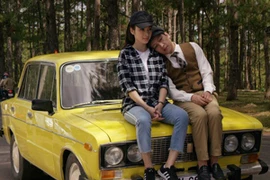 Hình ảnh đầy lãng mạn của cặp đôi Angela Phương Trinh - Trường Giang