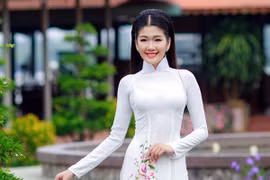 Á khôi "Người đẹp xứ Dừa" Xuân An rạng ngời với áo dài