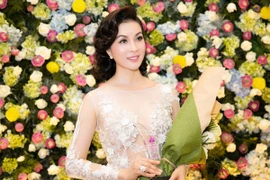 MC Thanh Mai lộng lẫy nhận giải thưởng "Người phụ nữ tài sắc"