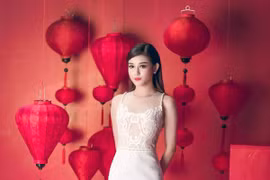 Á hậu Huyền My ấn tượng trong hậu trường bộ ảnh Tết 2017