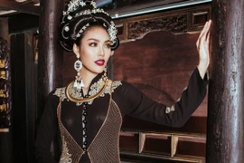 Lan Khuê đài các trong bộ sưu tập "Đào - Mai" của NTK Võ Việt Chung